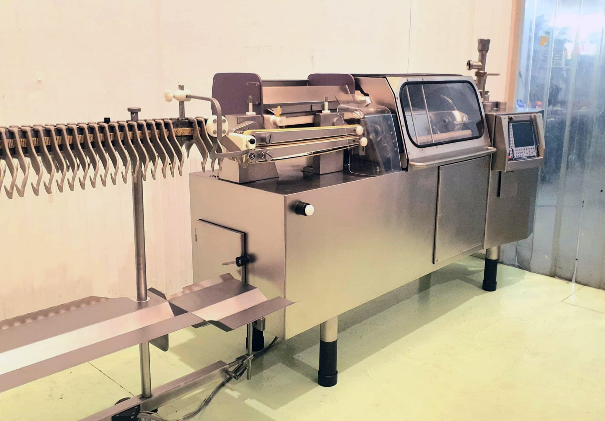 LINEA DE EMBUTICIÓN DE SALCHICHAS HANDTMANN SISTEMA AL FPVLH 242 miniatura 3