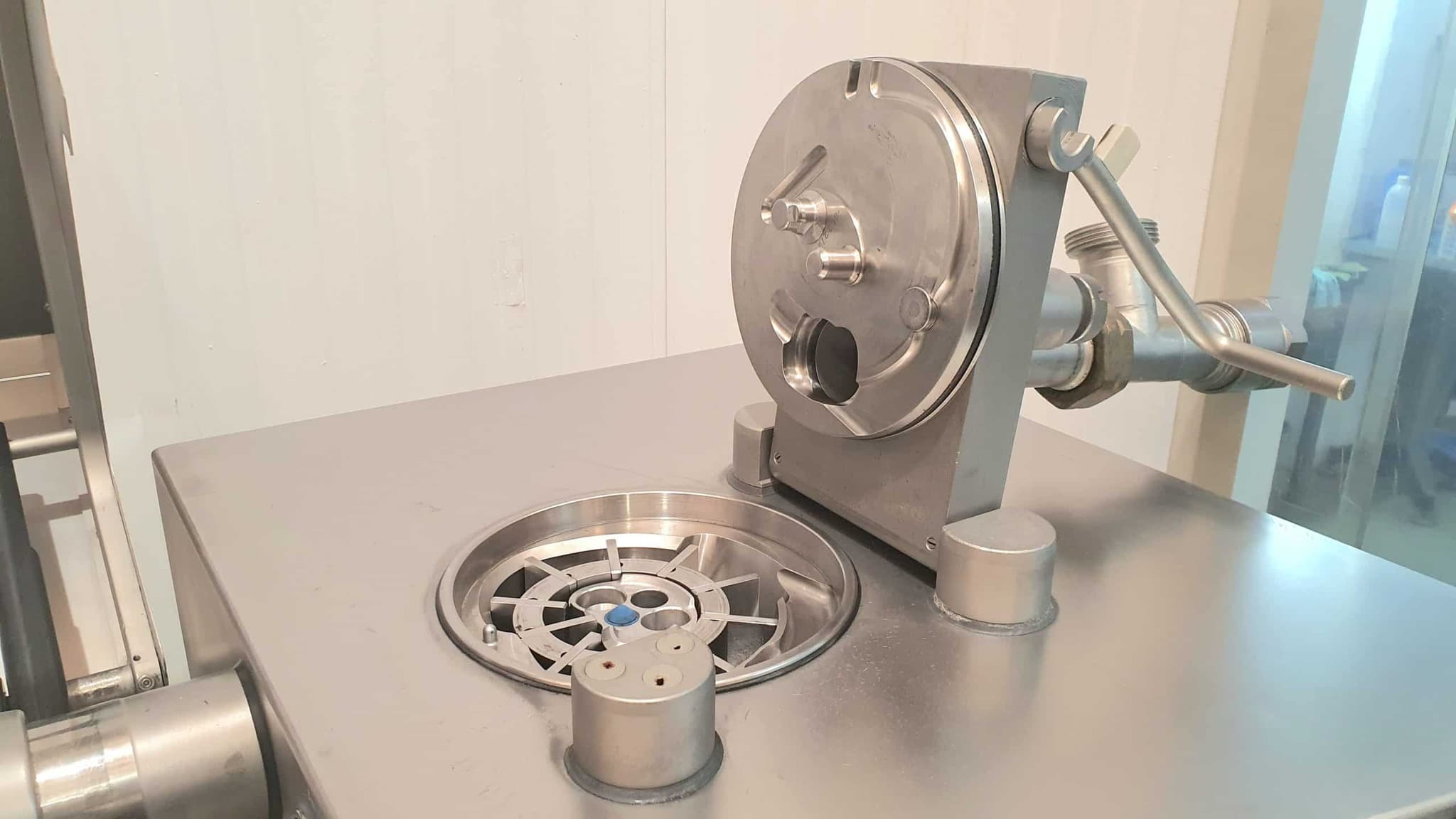 LINEA DE EMBUTICIÓN DE SALCHICHAS HANDTMANN SISTEMA AL FPVLH 242 miniatura 10