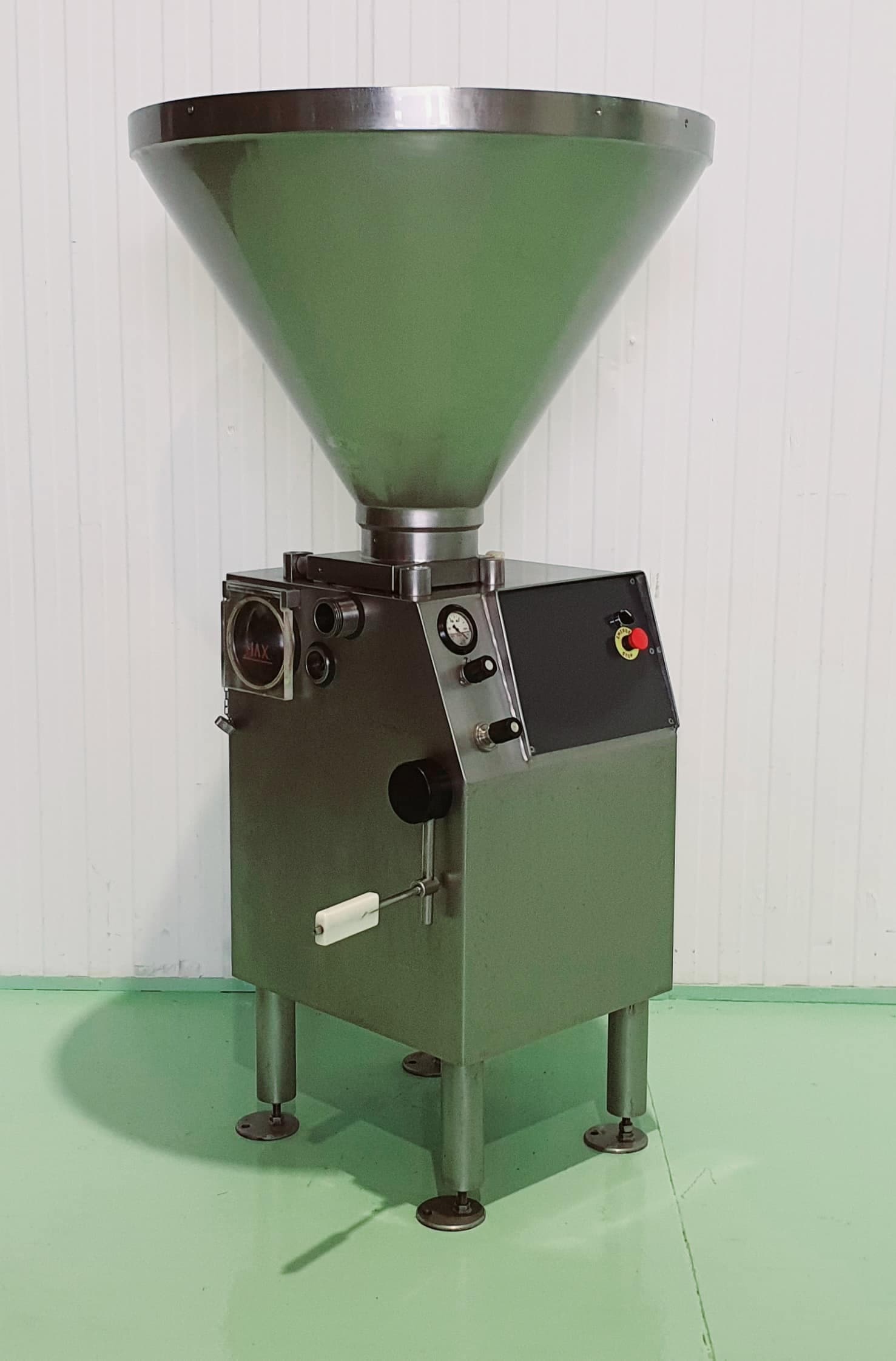 EMBUTIDORA CONTINUA CON VACÍO SIA EMB-2002P