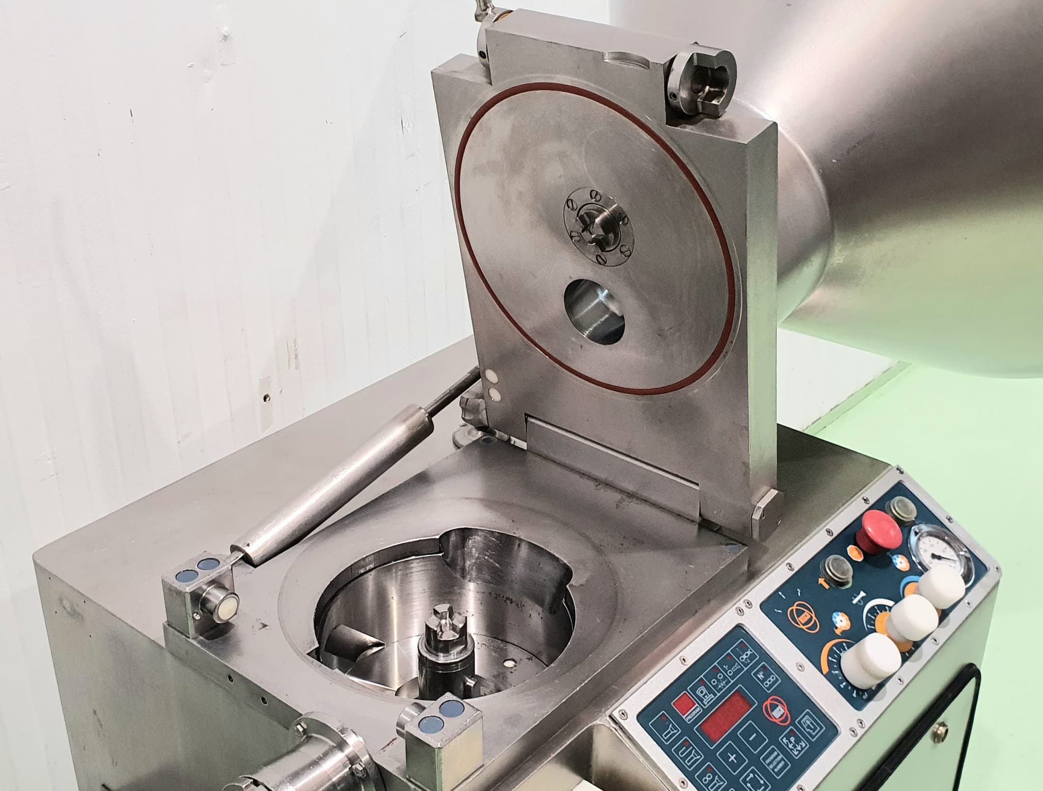 EMBUTIDORA CONTINUA RISCO mod. 4000/220 AL VACIO miniatura 6