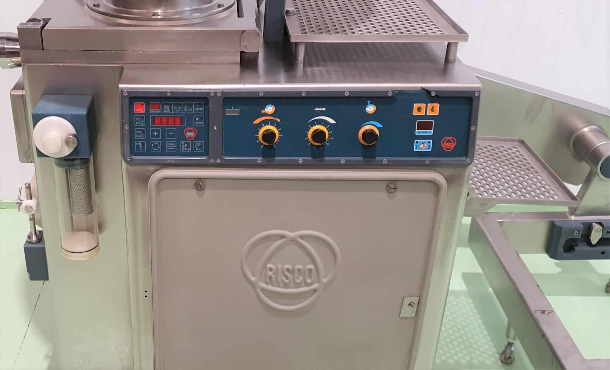 EMBUTIDORA CONTINUA RISCO  con elevador, mod RS 5001 miniatura 7