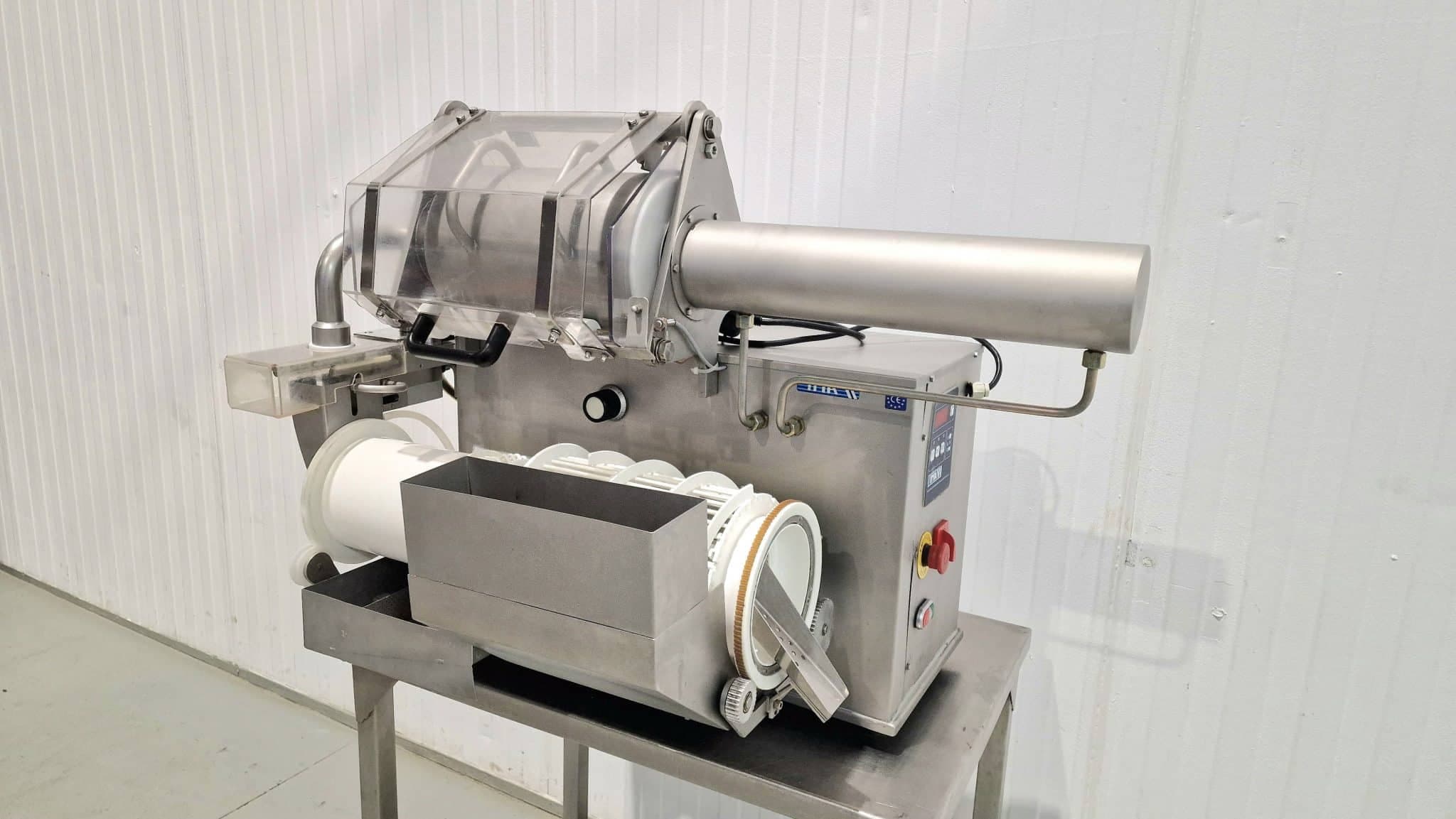 FORMADORA Y EMPANADORA DE CROQUETAS IMA miniatura 3