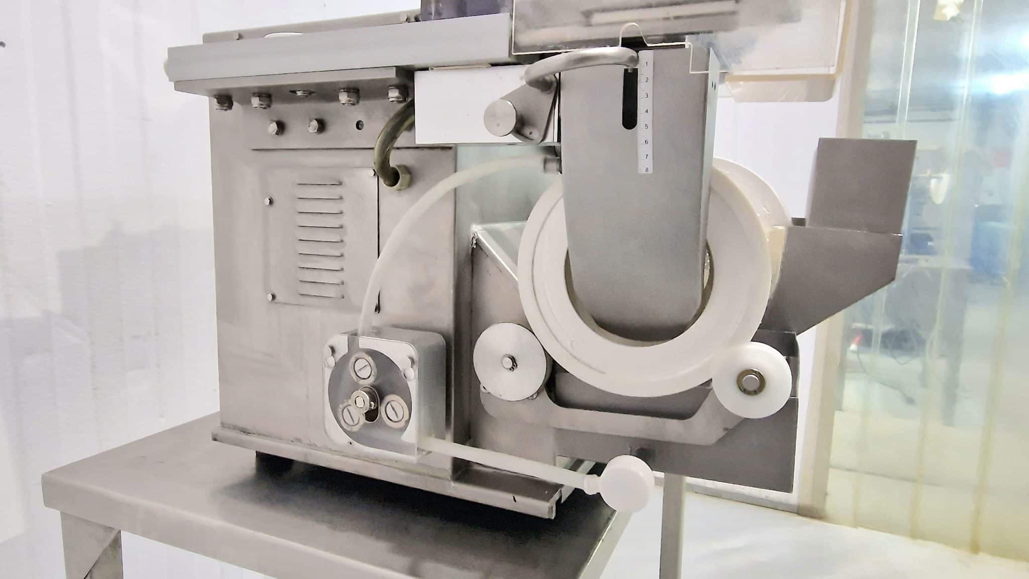 FORMADORA Y EMPANADORA DE CROQUETAS IMA miniatura 7