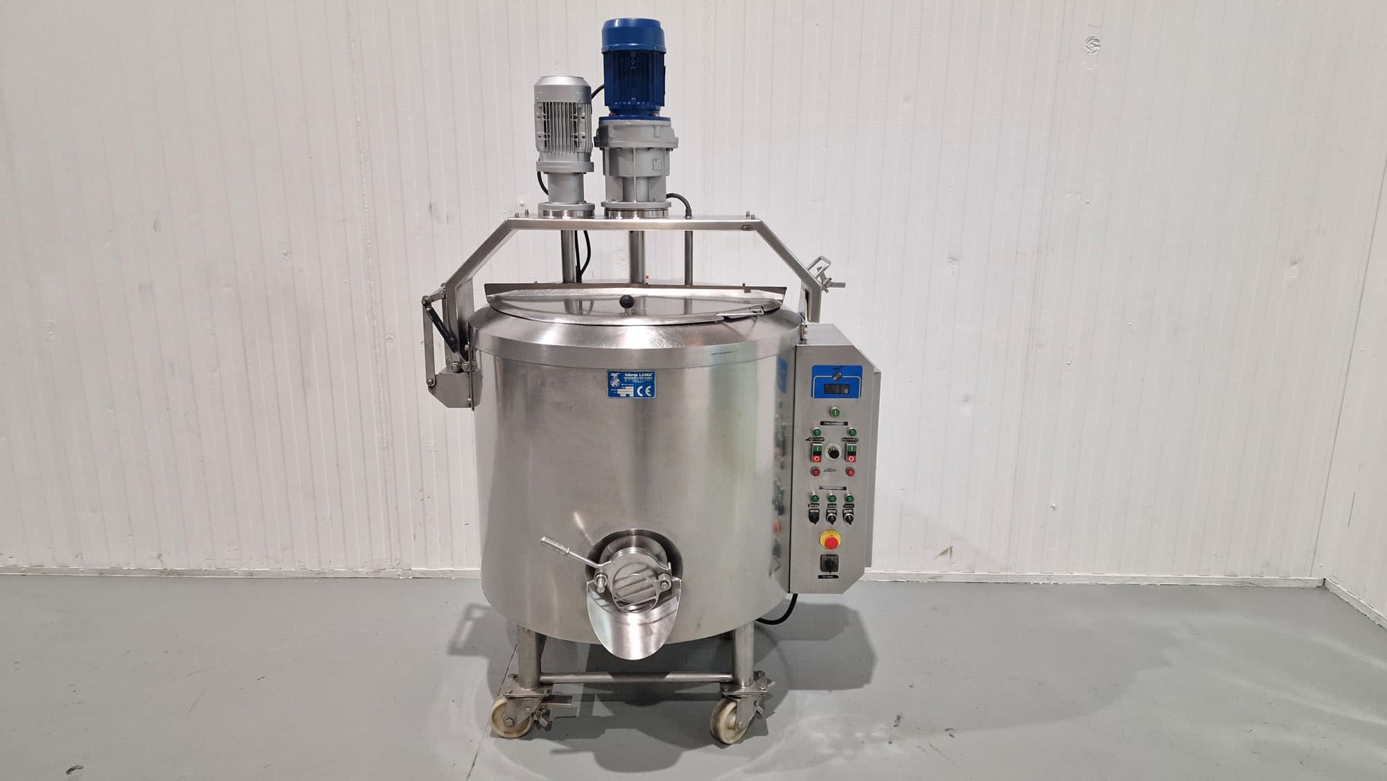 CUECE CREMAS ELÉCTRICO CON MEZCLADOR LUMA 300 LITROS