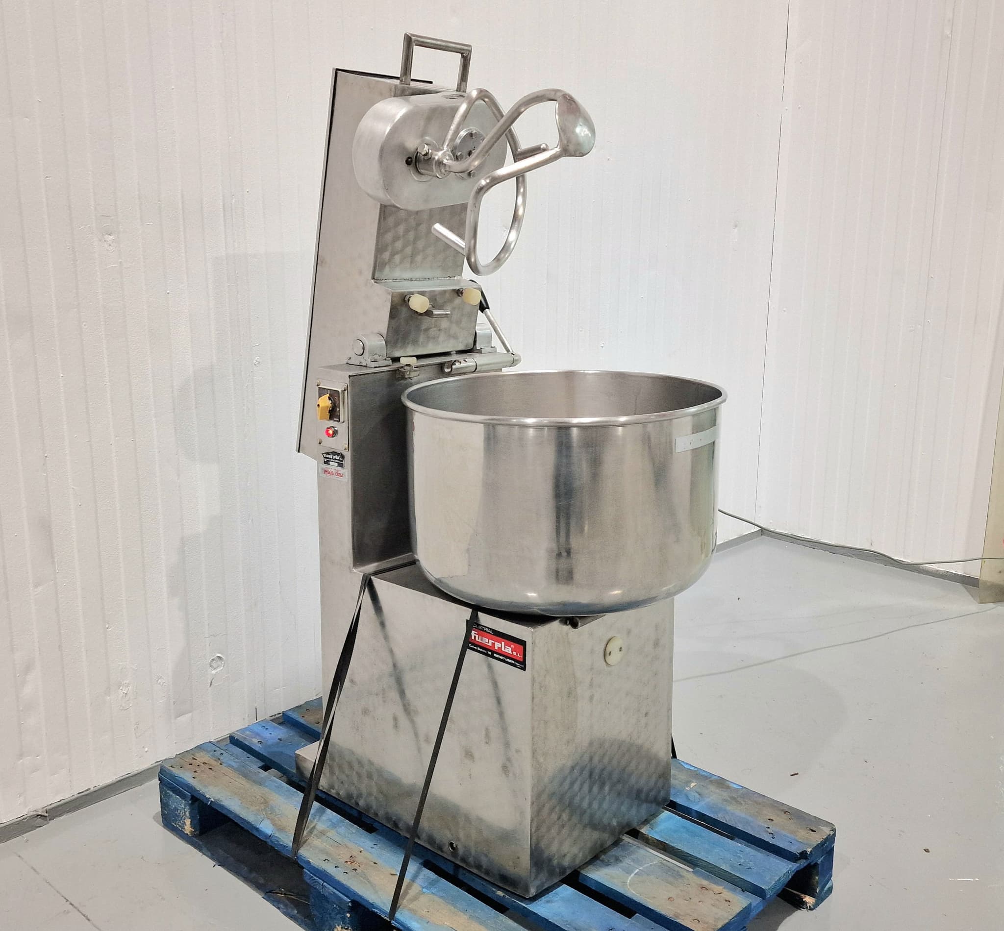 Amasadora cárnica Fuerpla 85 LITROS