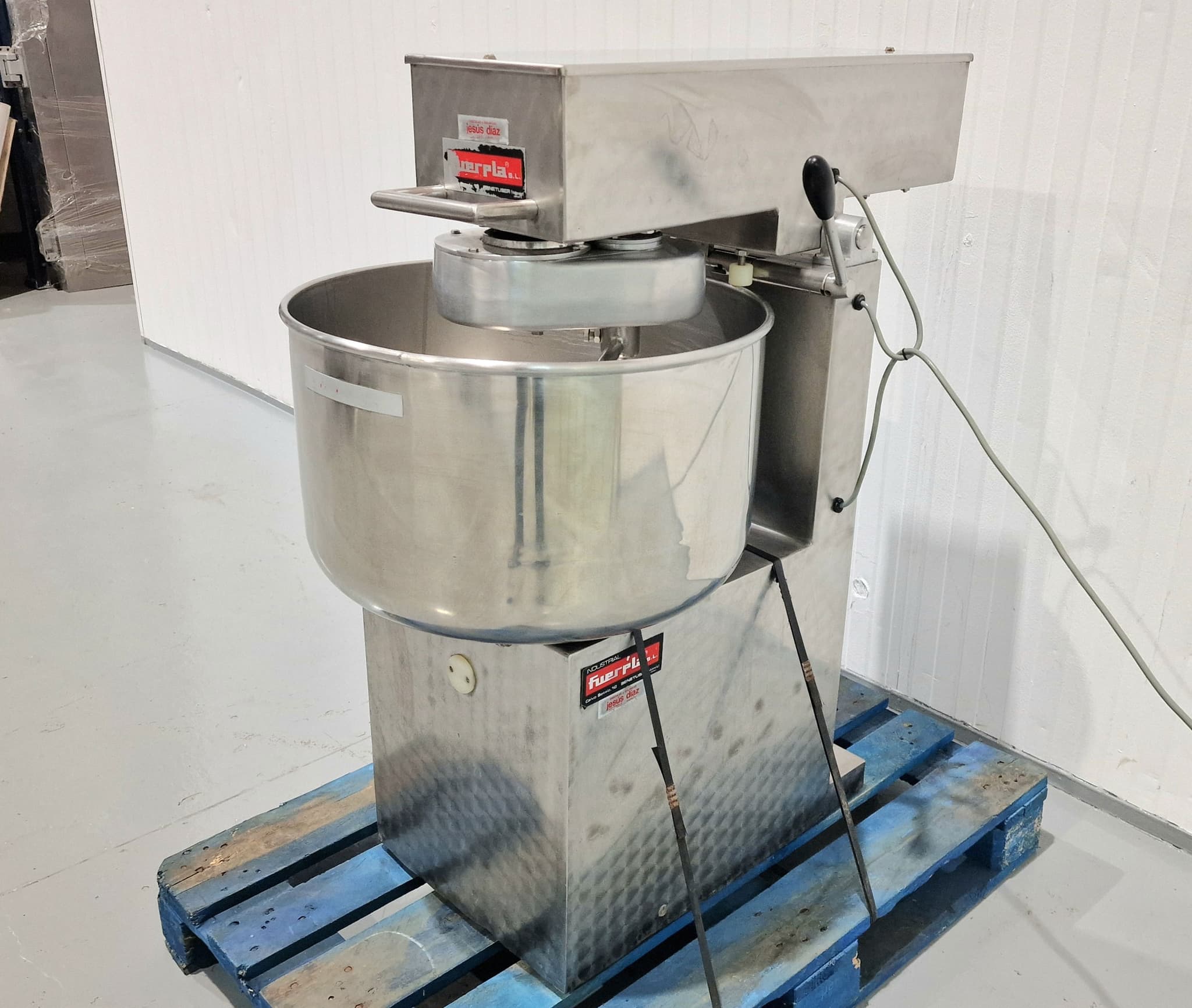 Amasadora cárnica Fuerpla 85 LITROS miniatura 8