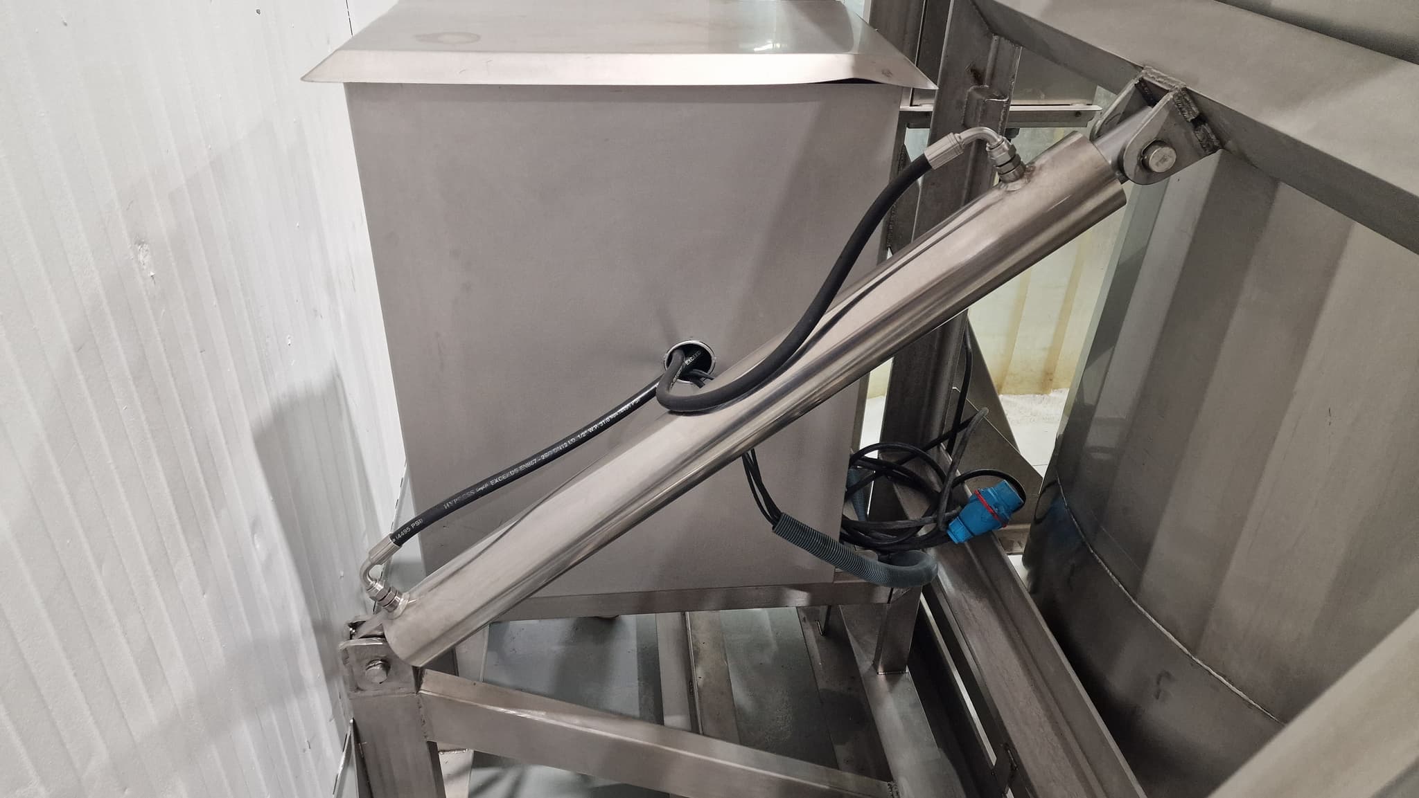 Elevador volcador de contenedores CESTONES HRG  0203-21/16 miniatura 7