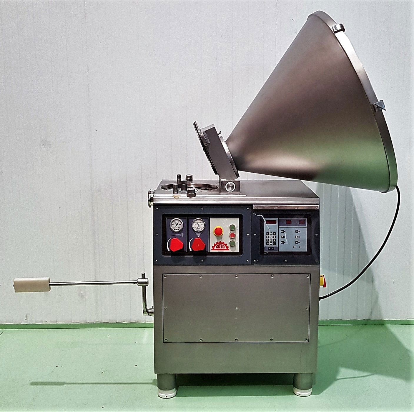 EMBUTIDORA CONTINUA CON VACÍO CATO EB1