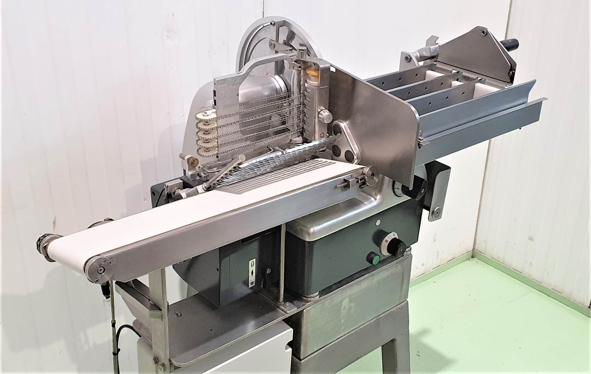 LONCHEADORA AUTOMÁTICA BIZERBA A330FB TRIPLE PRODUCTO