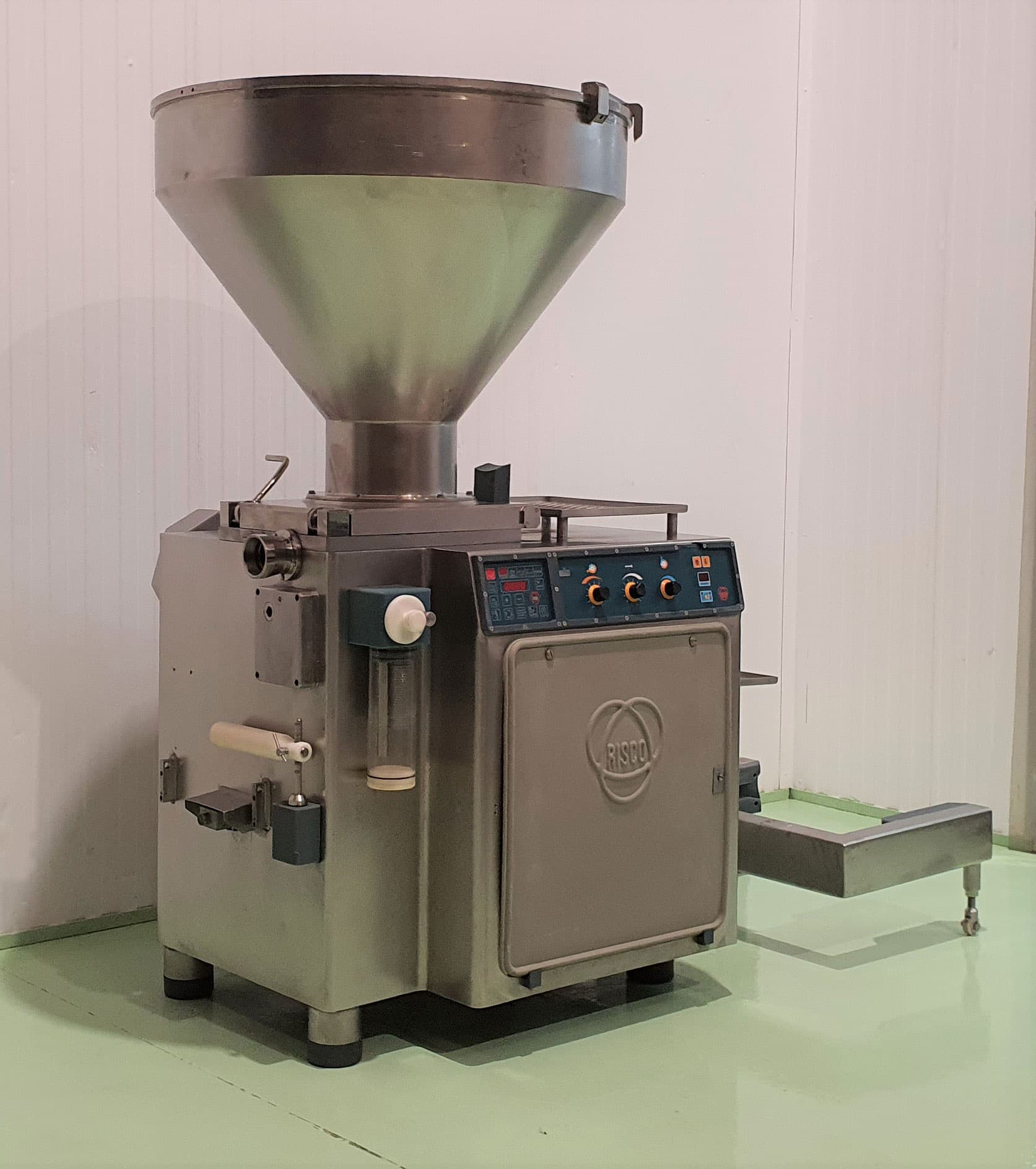 EMBUTIDORA CONTINUA RISCO con elevador, mod RS 5001